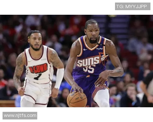 NBA猛龙与勇士激战正酣双方球员表现精彩引发球迷热议 NBA猛龙与勇士激战正酣双方球员表现精彩引发球迷热议